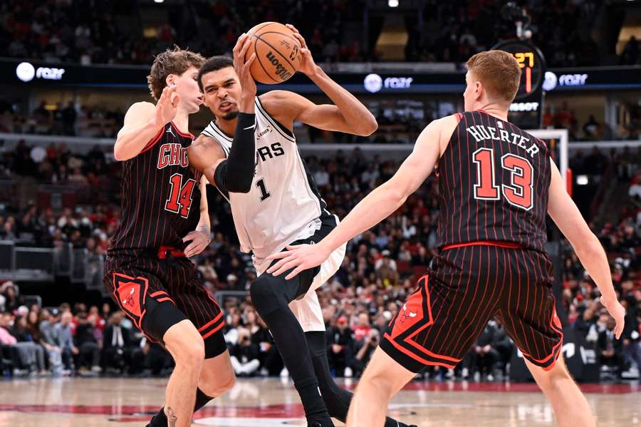 Victor Wembanyama podczas mecz z Chicago Bulls Victor Wembanyama podczas mecz z Chicago Bulls