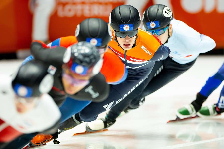 Jens van 't Wout tijdens de kwartfinale 1500m op het WK shorttrack in Ahoy