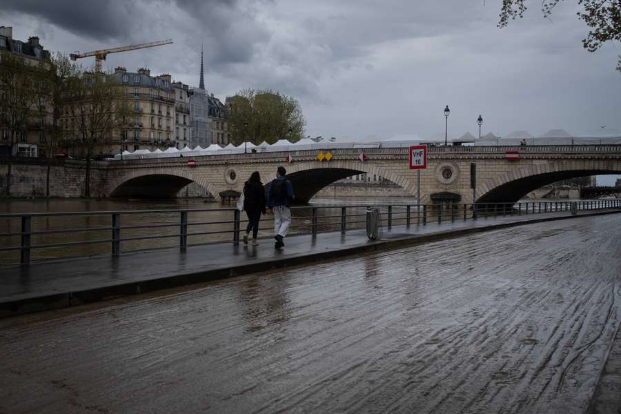 Una ONG alerta del estado del agua del Sena a casi 100 días de París 2024
