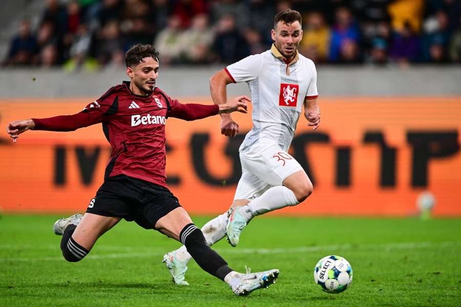 Kanonýr Sparty Albion Rrahmani se v Hradci Králové mezi střelce nezapsal, šance ale měl. Kanonýr Sparty Albion Rrahmani se v Hradci Králové mezi střelce nezapsal, šance ale měl.