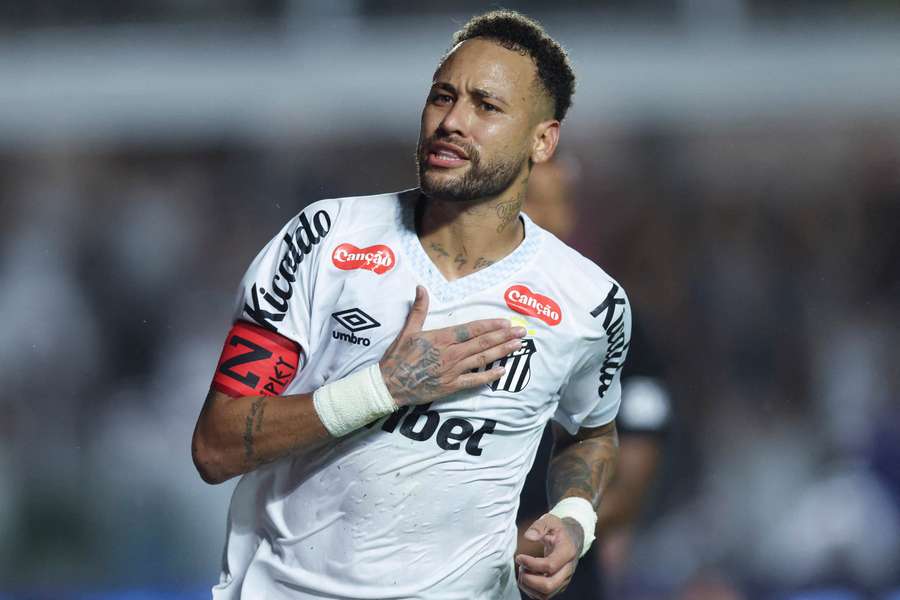 Neymar marcou duas vezes na vitória do Santos sobre o Vasco