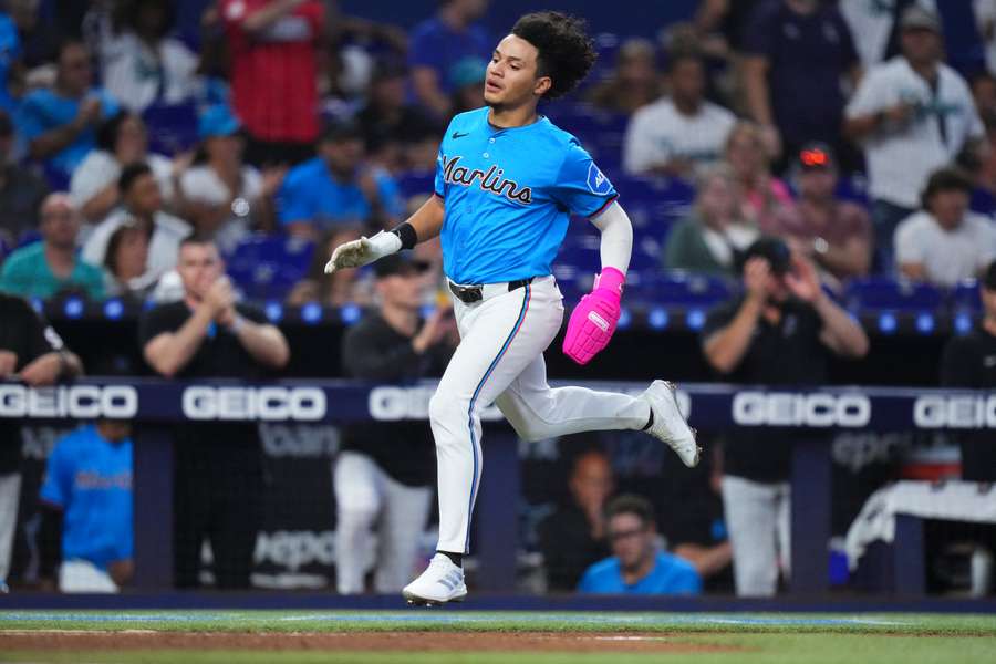 Javier Sanoja, tras su primer hit en la MLB