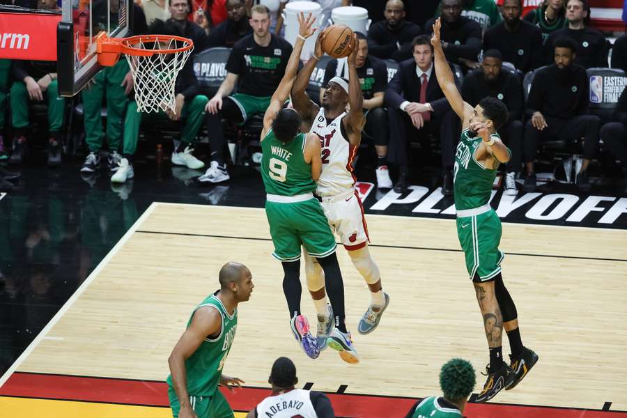 Jimmy Butler não fez um bom jogo 6 em Miami