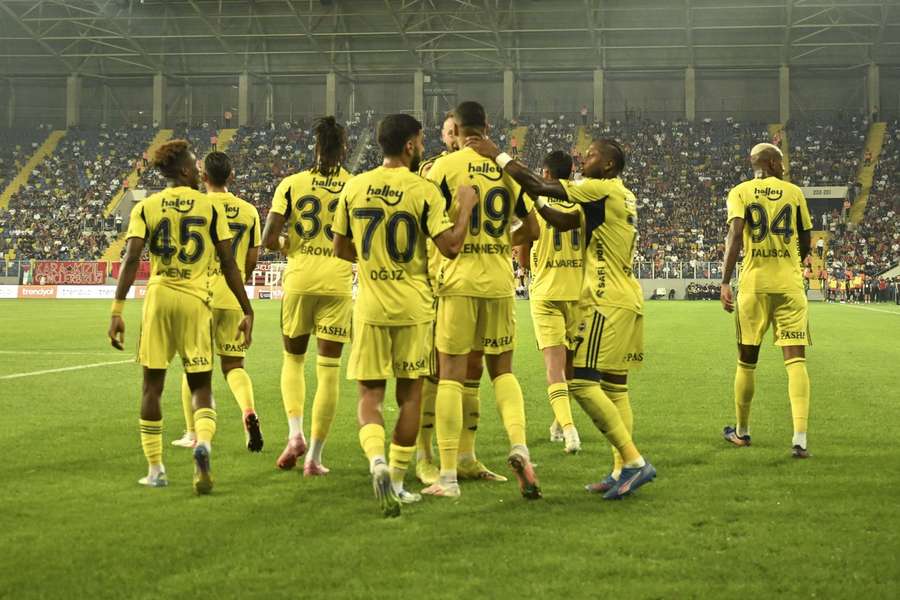 Fenerbahçe conseguiu três pontos após a demissão de Mourinho