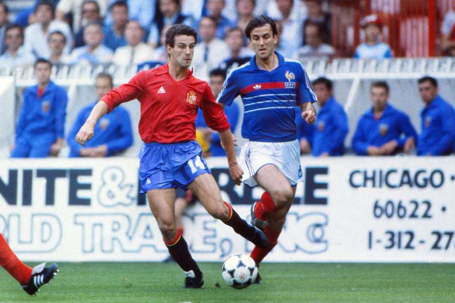 Julio Alberto, ante Battiston en la final de la Eurocopa de 1984 Julio Alberto, ante Battiston en la final de la Eurocopa de 1984