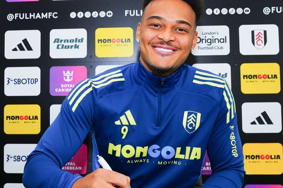 Fulham anuncia cirurgia de Muniz Fulham anuncia cirurgia de Muniz