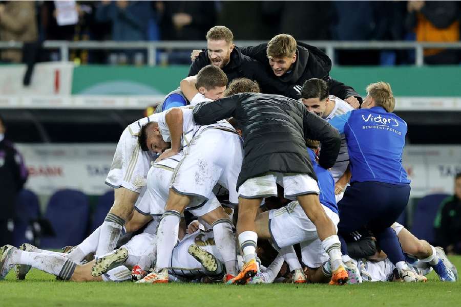 Saarbrucken players celebrate after winning the match