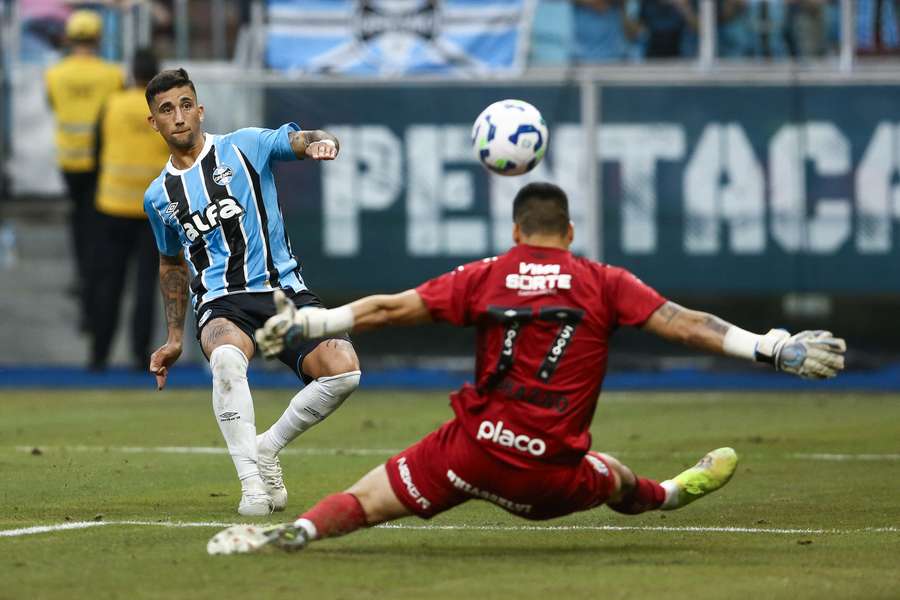 Olivera fez o que parecia difícil na Arena