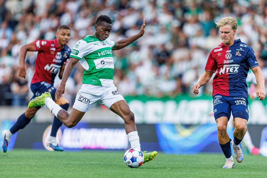 Axel Taonsa takes aim for Vasteras