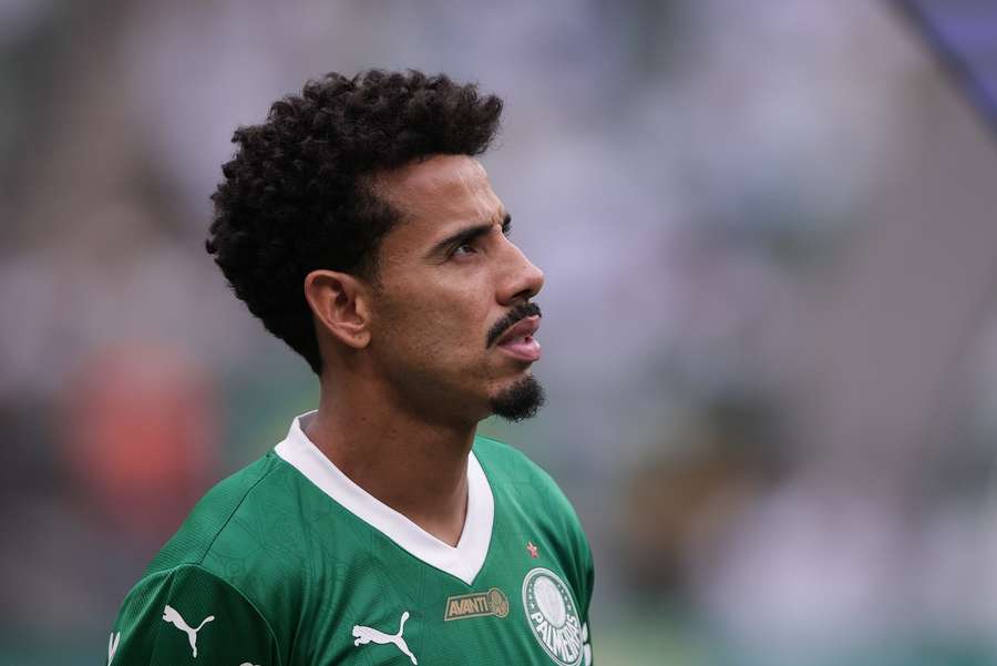 Médio lesionou-se no início do jogo com o Bahia
