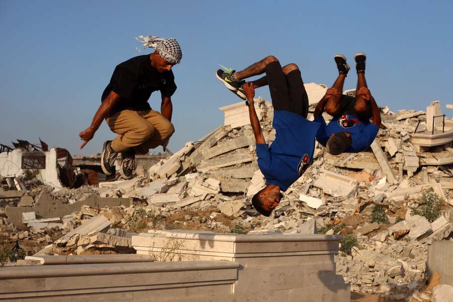 Também há tempo para o parkour em Gaza.