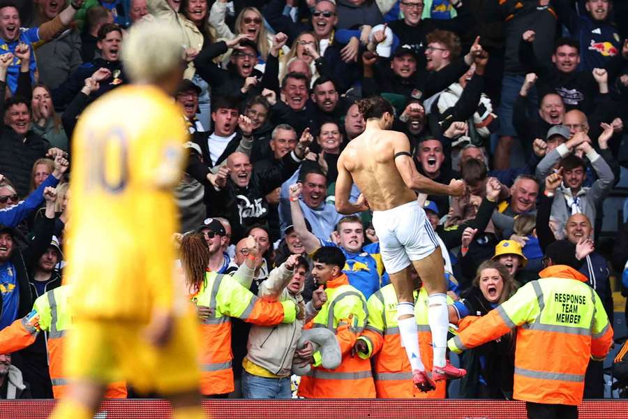 Dominic Calvert-Lewin celebrates scoring deep into injury time for Leeds.