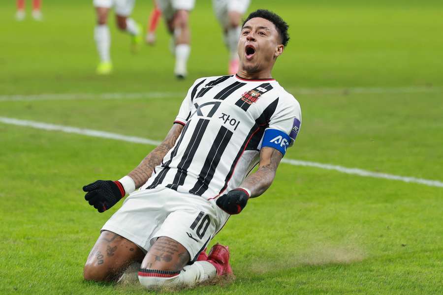 Jesse Lingard sa teší z gólu. Jesse Lingard sa teší z gólu.