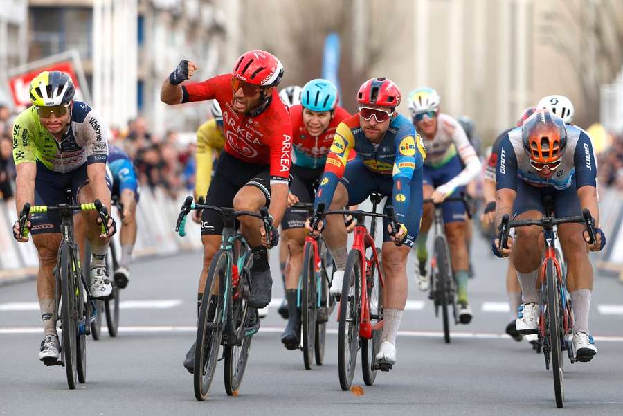 Mozzato komt net voor Groenewegen over de finish