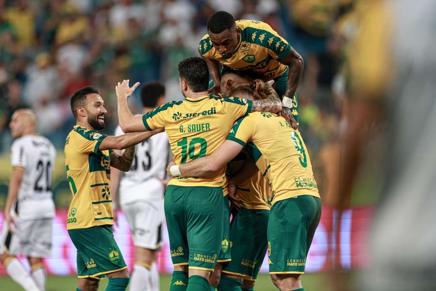 Cuiabá voltou a vencer no Brasileirão em virada sobre Criciúma