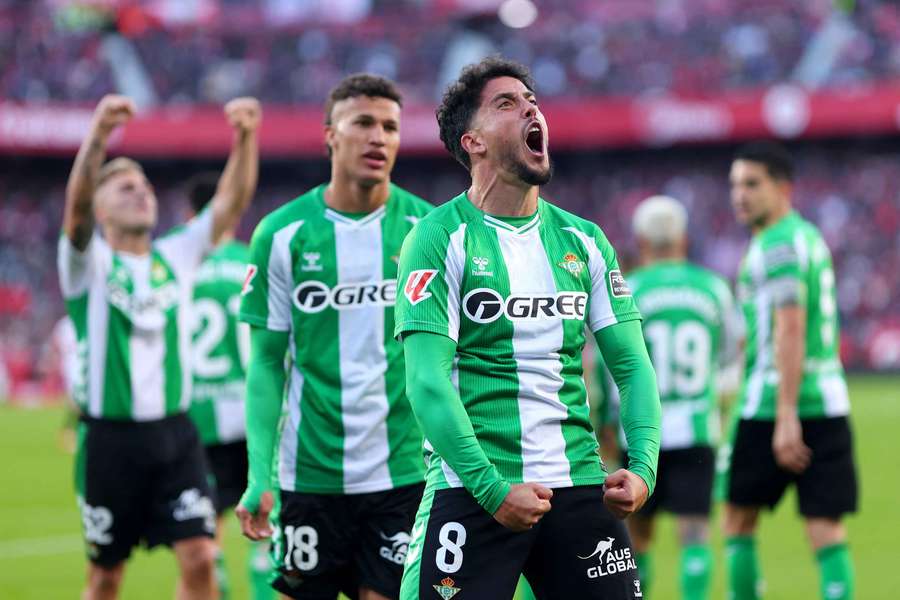 El Betis tumba al Sevilla a domicilio