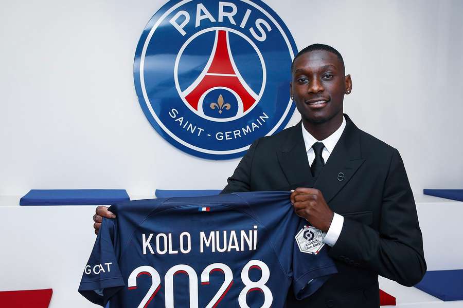 Kolo Muani bude obliekať dres PSG.