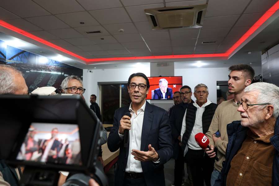 Rui Costa durante o encontro com sócios e adeptos, na Casa do Benfica de Almada Rui Costa durante o encontro com sócios e adeptos, na Casa do Benfica de Almada
