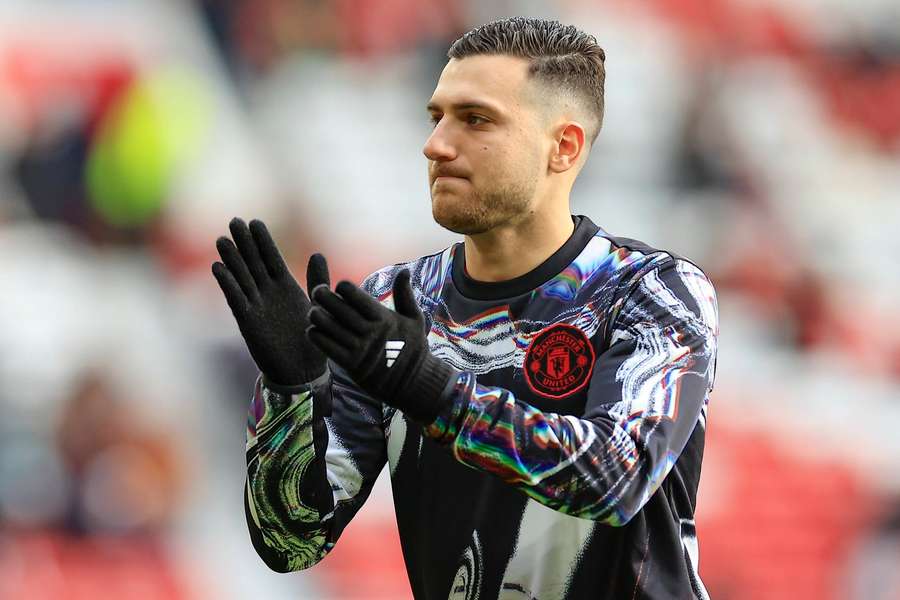 Diogo Dalot foi protagonista de entrada perigosa sobre Doku