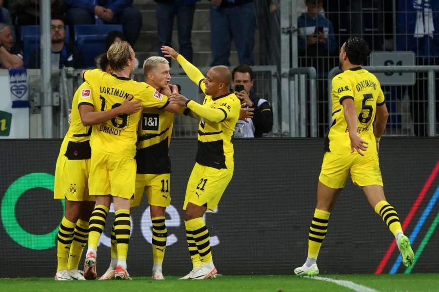 Borussia Dortmund świętuje swojego drugiego gola