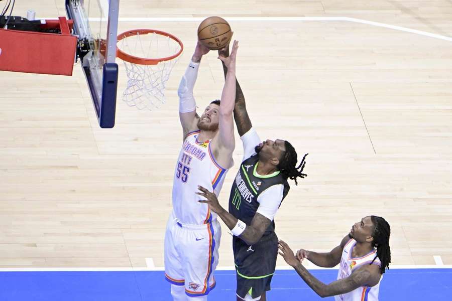 Oklahoma vence a Minnesota de forma contundente.