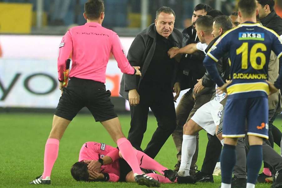MKE Ankaragucu President Koca punched Meler after the match