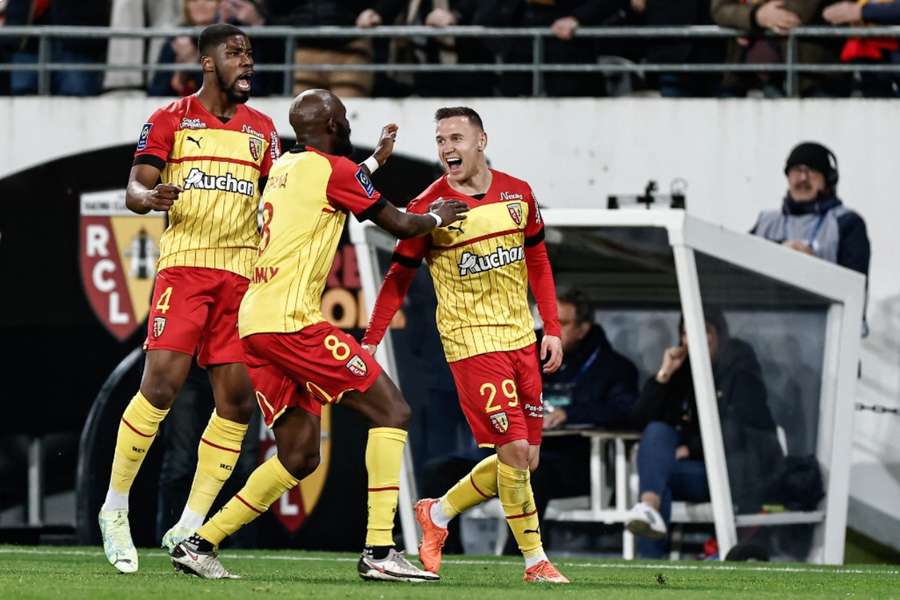 Lens are just three points behind PSG in the title race