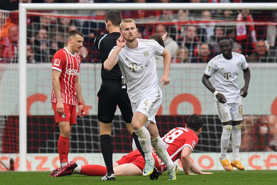 De Ligt's long-range shot took a slight deflection before flying past a helpless Flekken