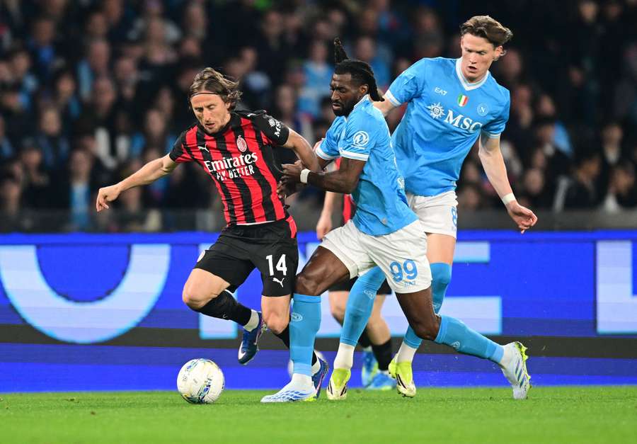 Modric va via ad Anguissa