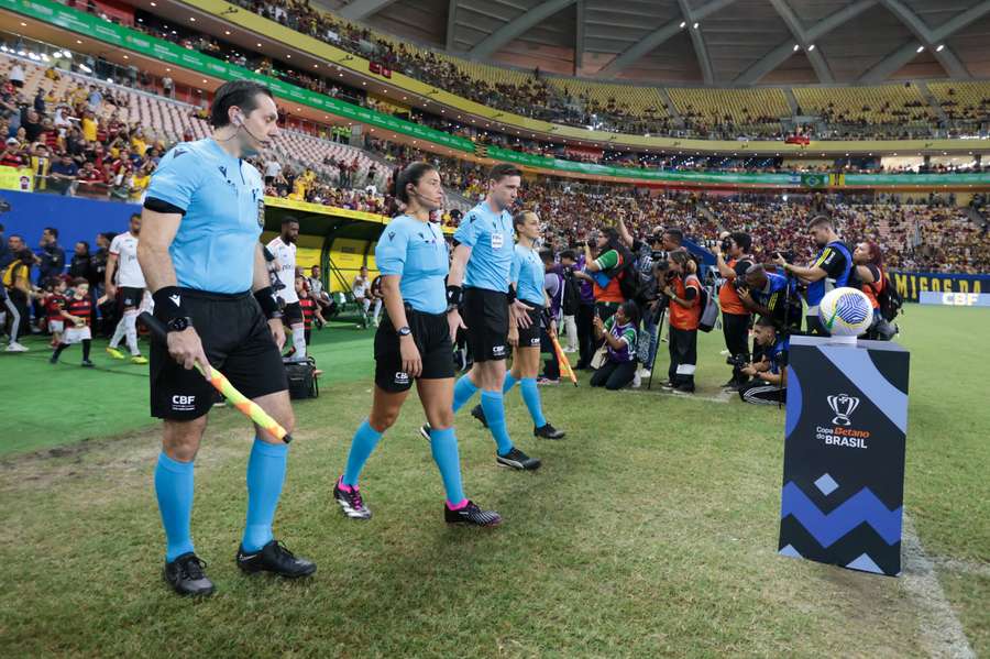 Scheidsrechters zullen in de Copa América een extra kleur kaart op zak hebben