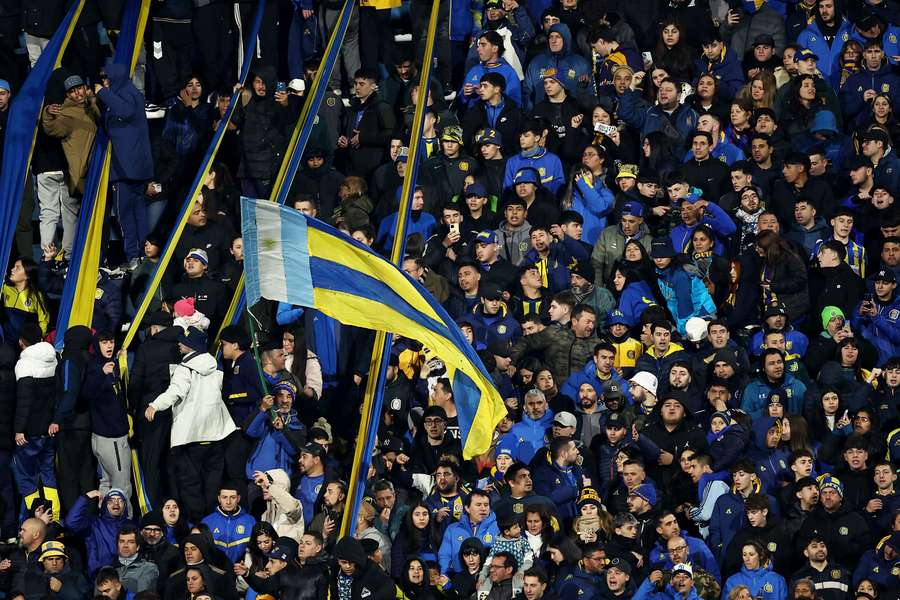 A torcida do Rosario Central cometeu atos racistas no duelo contra o Corinthians