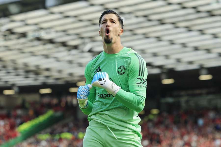 Bayindir cheio de confiança na baliza do Manchester United