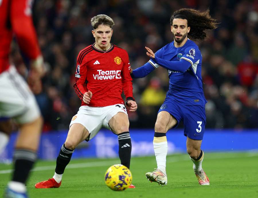 Manchester United's Alejandro Garnacho in action with Chelsea's Marc Cucurella