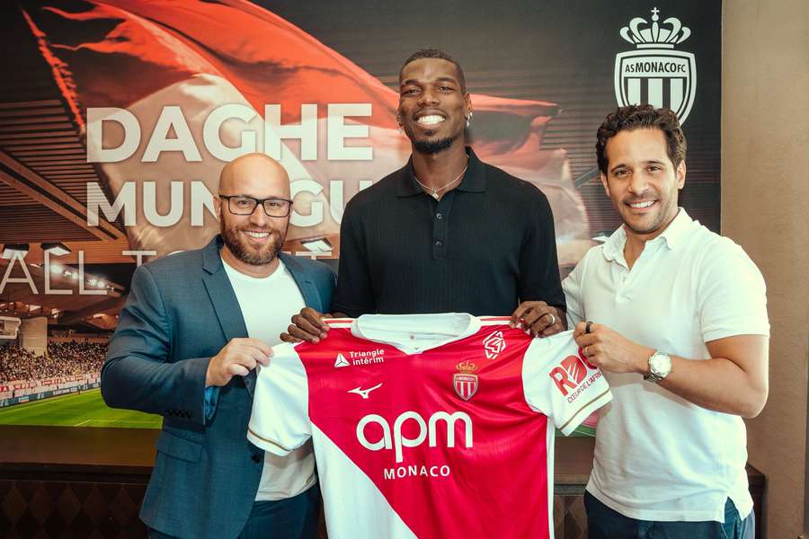 Paul Pogba avec son nouveau maillot.