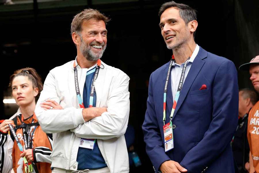 Paraguay-Idol Santa Cruz (r.) während der WM mit Jürgen Klopp
