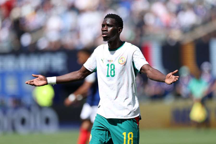 Ismaïla Sarr reacționând în timpul meciului Franța - Senegal, contând pentru grupa I a Cupei Mondiale 2026, pe 16 iunie 2026, pe MetLife Stadium din East Rutherford, New Jersey.