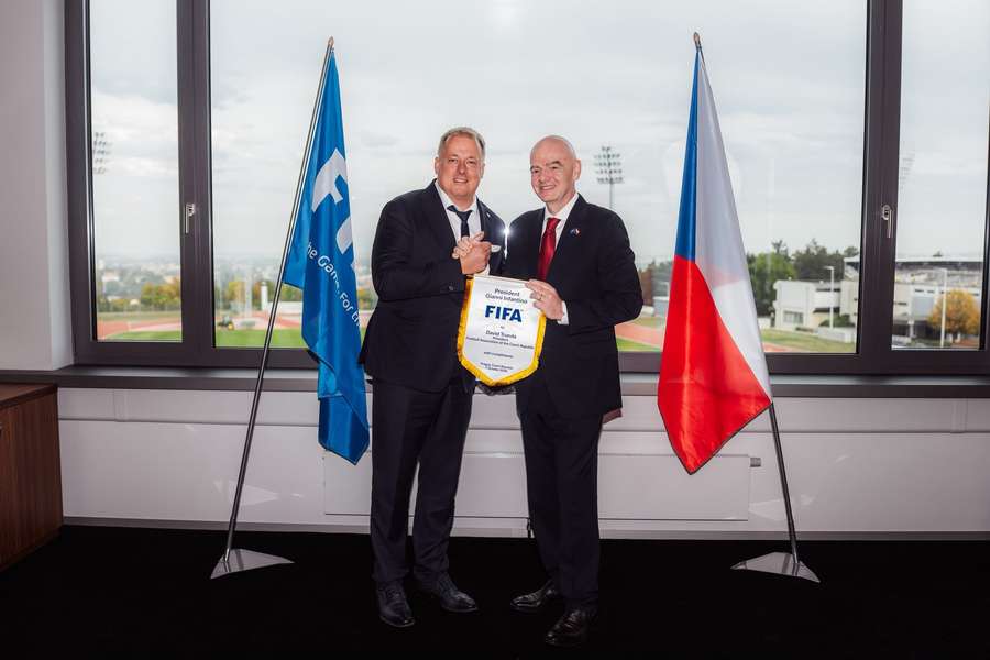Šéf FIFA Gianni Infantino se v Praze sešel s Davidem Trundou. Šéf FIFA Gianni Infantino se v Praze sešel s Davidem Trundou.
