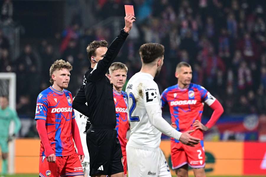 Sudí Beneš v zápase mezi Plzní a Libercem chyboval.