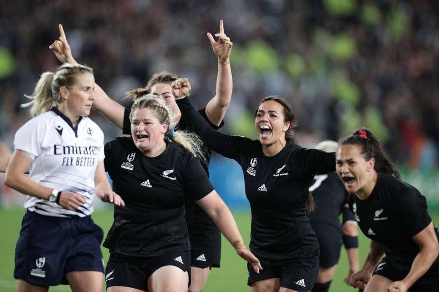 Gutsy Black Ferns narrow the gap but England another step up - Smith