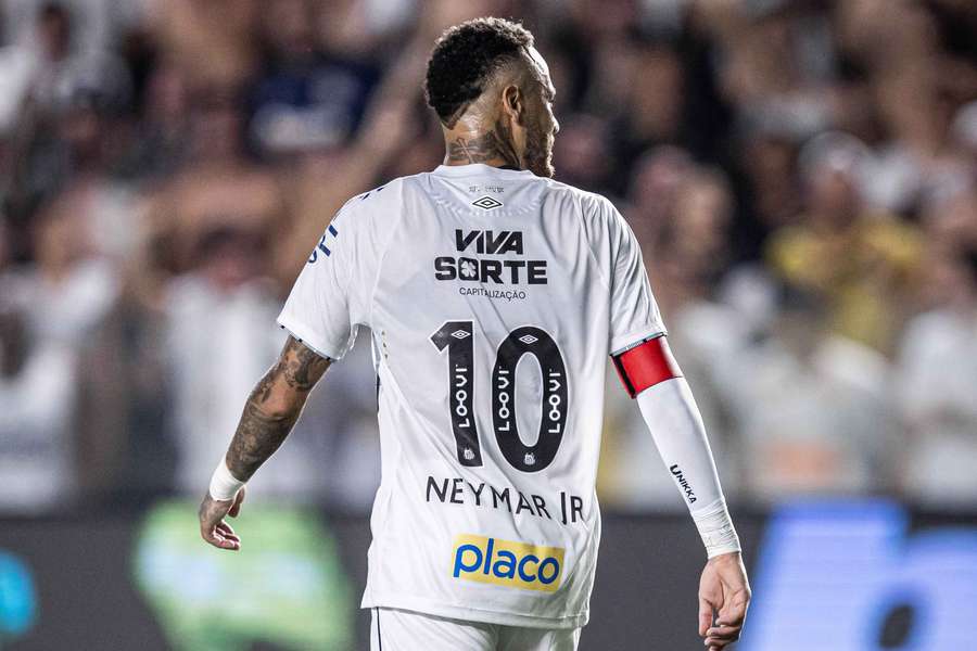 Santos de Neymar assumiu a liderança do Grupo B