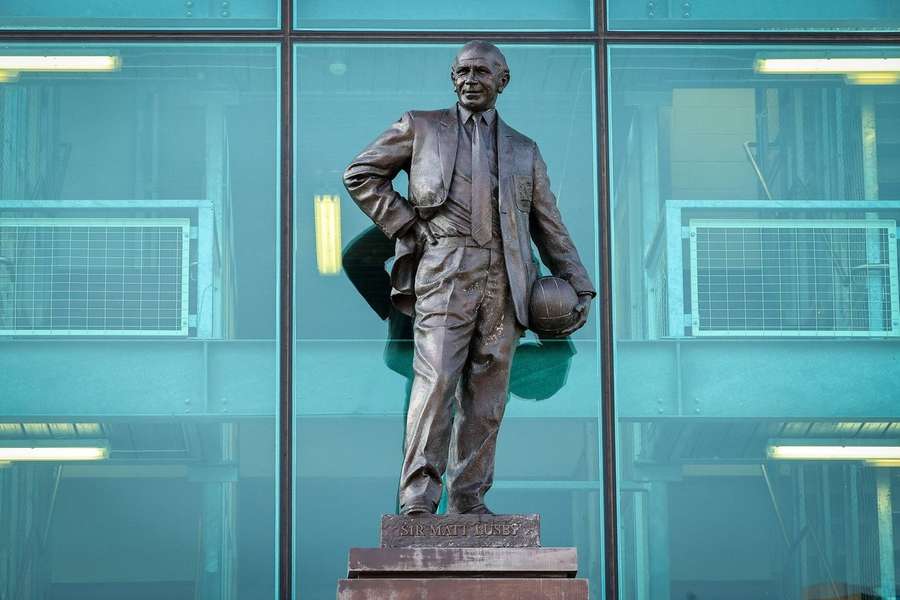 La statua di Sir Matt Busby fuori dall'Old Trafford