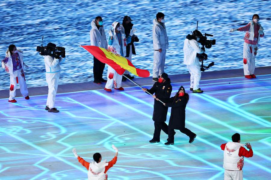 Ander Mirambell, de abanderado de España en los Juegos Olímpicos de invierno de 2022, con Queralt Castellet Ander Mirambell, de abanderado de España en los Juegos Olímpicos de invierno de 2022, con Queralt Castellet