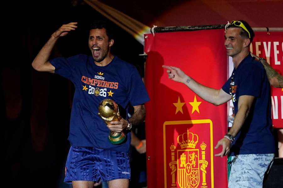 Rodri, con la Copa del Mundo junto a Fabián