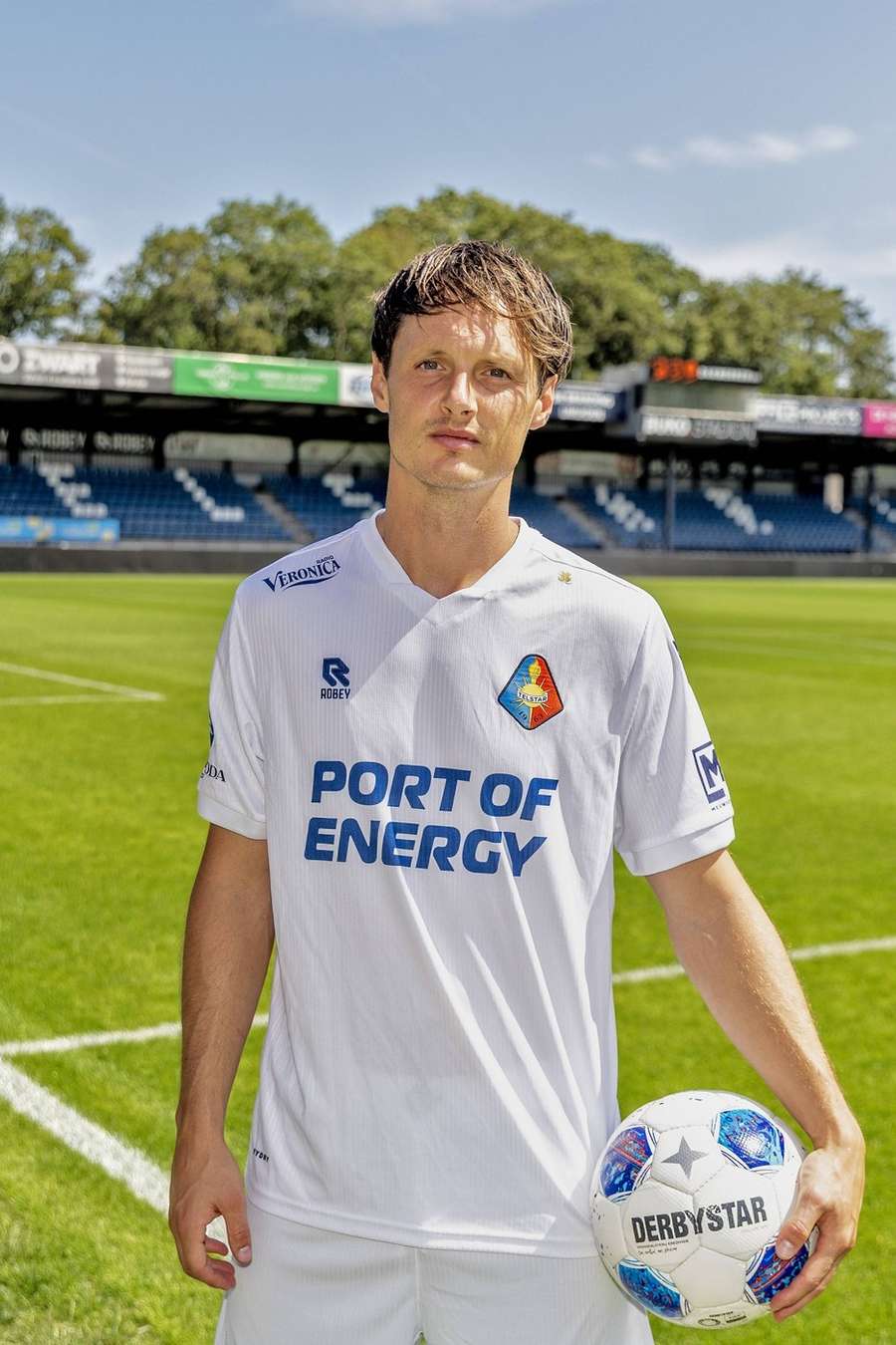 Telstar's home kit