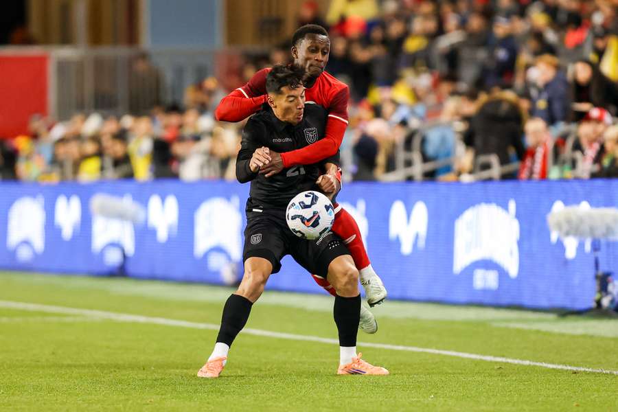 Ecuador y Canadá igualan sin goles