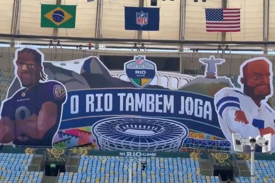 Lamar Jackson e Dak Prescott no mosaico da liga no Maracanã Lamar Jackson e Dak Prescott no mosaico da liga no Maracanã