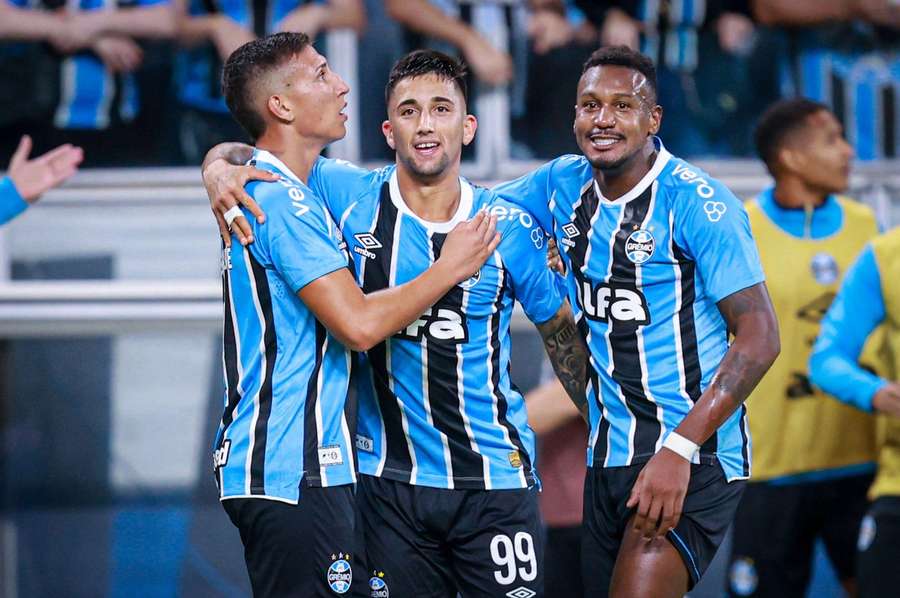 Grêmio abriu o marcador no primeiro tempo do Gre-Nal