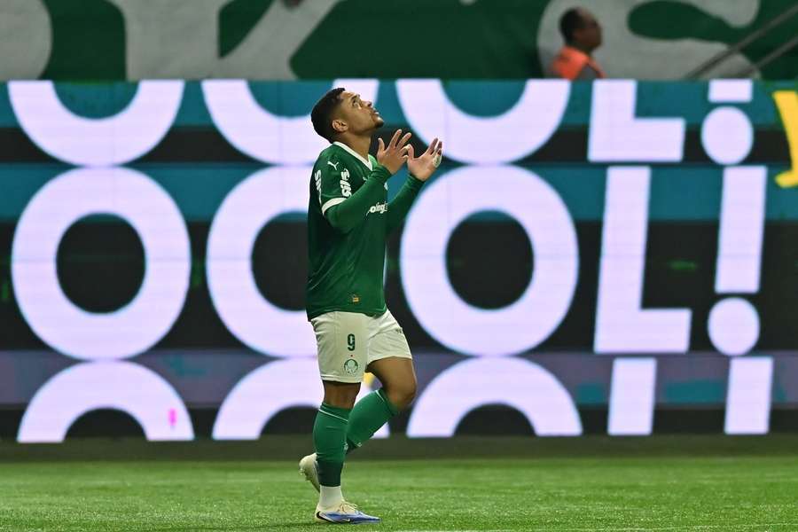 Vitor Roque é a esperança de gols do Palmeiras