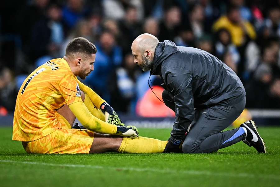 Guglielmo Vicario lesionou-se no duelo contra o Manchester City