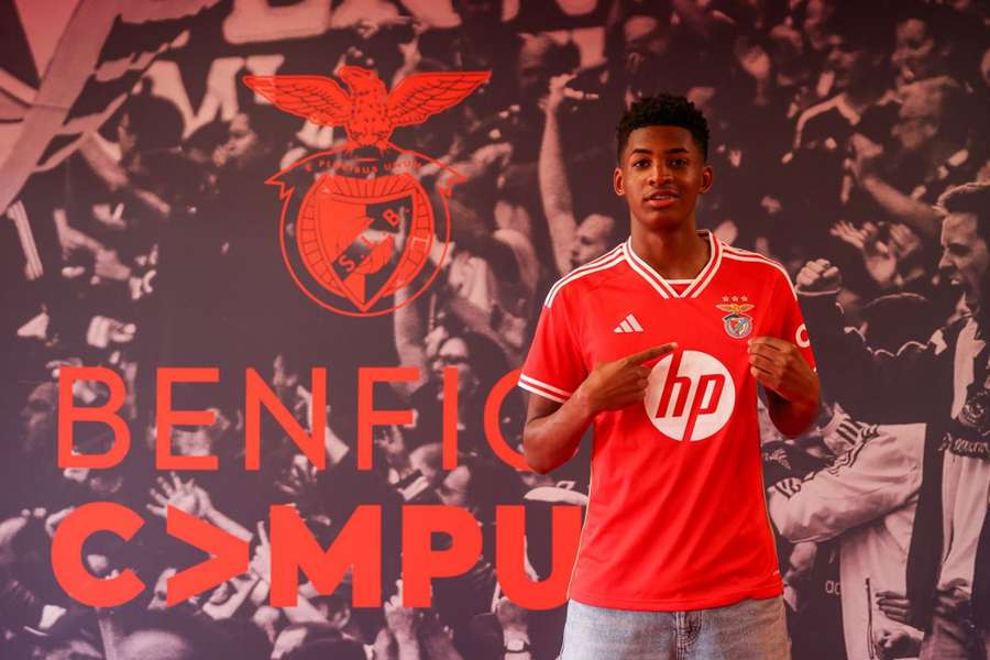 Dilan Neves com as cores do Benfica